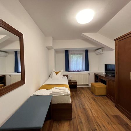 Bassiana Hotel Es Etterem Sárvár Exterior foto